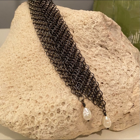 Mesh Chain Necklace with freshwater Pearls - Picture 6 of 6